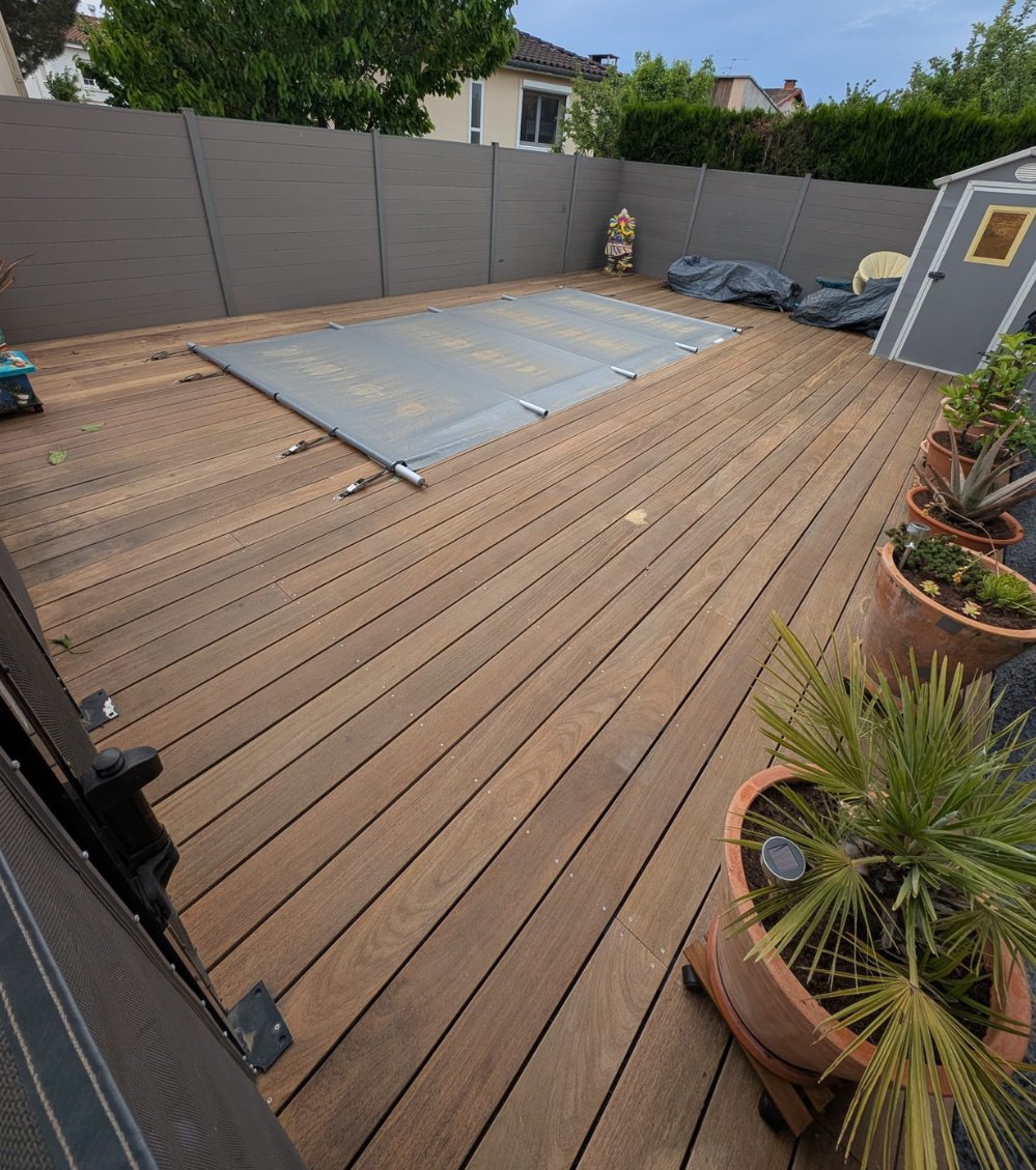 Terrasse bois exotique 6 ans après nettoyage par La Belle Rosée — L'Union