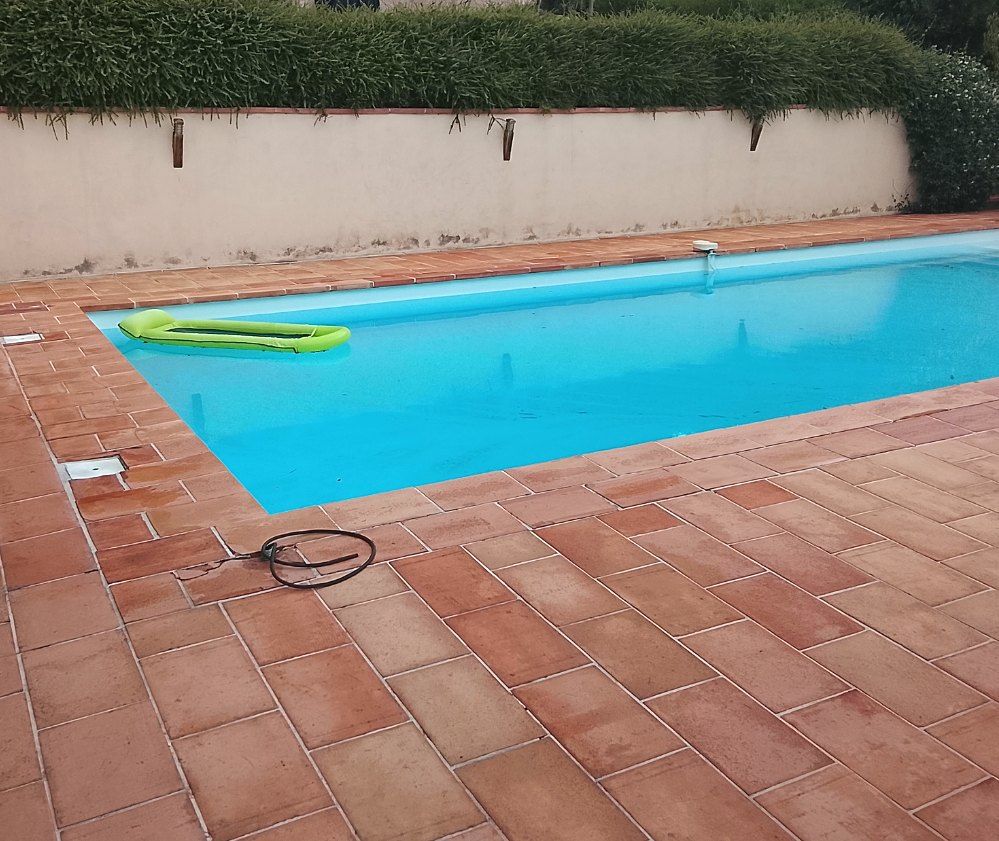 terrasse en terre cuite après nettoyage par La Belle Rosée
