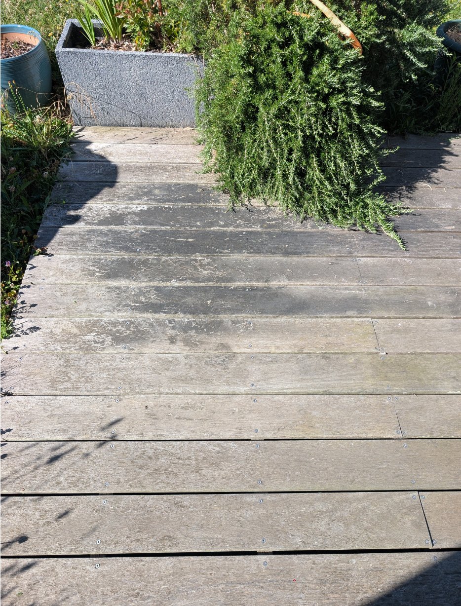 Terrasse en bois exotique 10 ans avant nettoyage — Montlaur