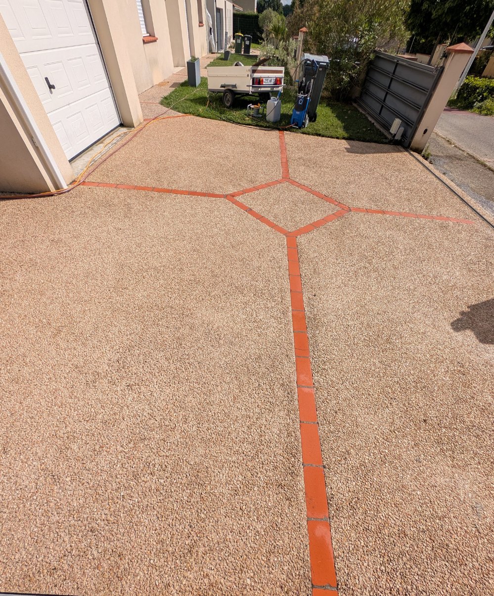 Terrasse en béton désactivé après nettoyage par La Belle Rosée
