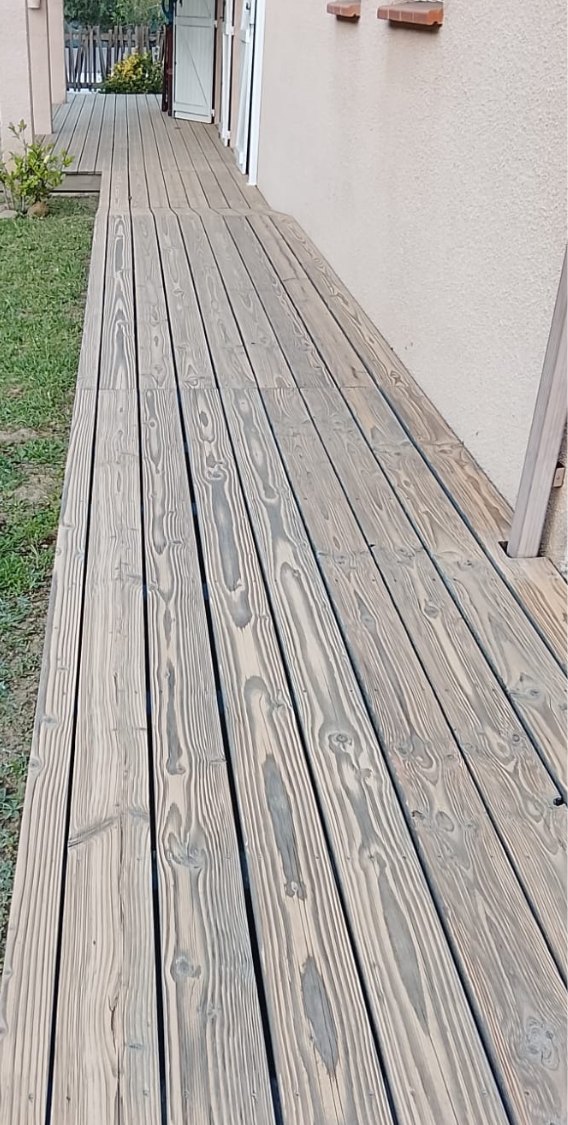 Terrasse en pin — Après dégrisage