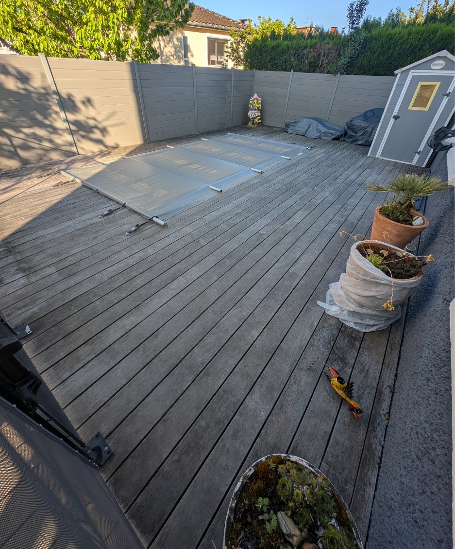 Terrasse bois exotique 6 ans avant nettoyage — L'Union