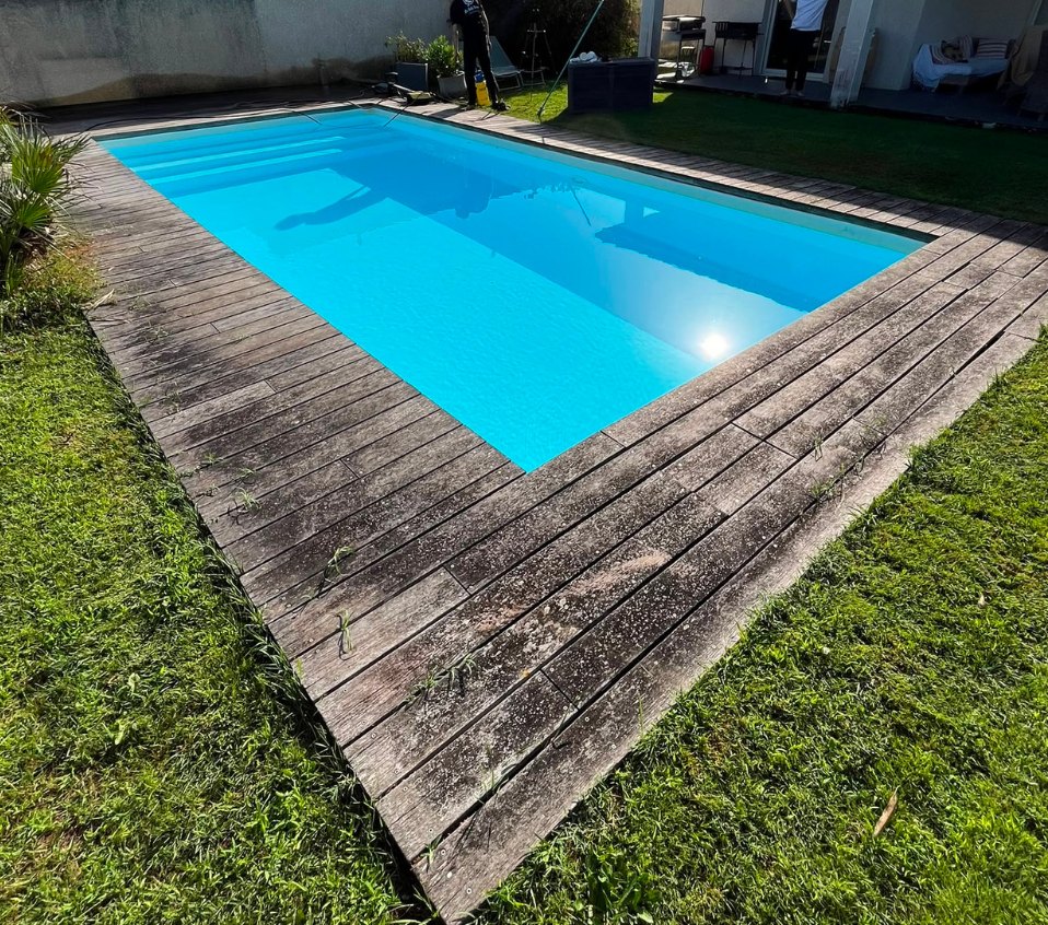 Terrasse en bois exotique 10 ans avant nettoyage — Seysses